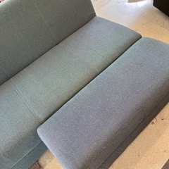 A2510-388 ソファベッド ファブリック ブルー スツール付き 色あせ、キズ汚れ有りの画像