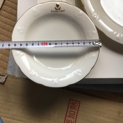 ギフト食器セット　大皿1枚と小皿5枚の未使用です。の画像