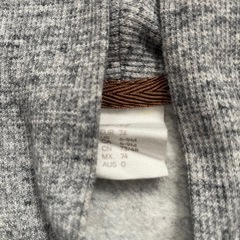 H&M✳︎暖かいカーディガン6-9mの画像