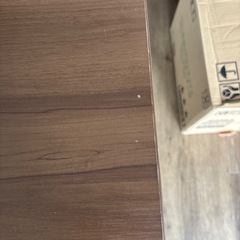 長方形テーブルとと未使用パイプ椅子4脚の画像