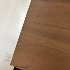 長方形テーブルとと未使用パイプ椅子4脚の画像