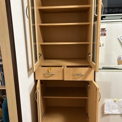 食器棚の画像