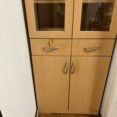 食器棚の画像