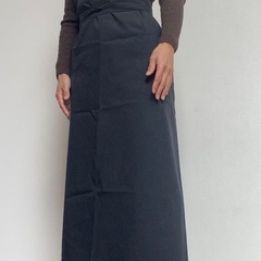 エプロン　黒ロングの画像