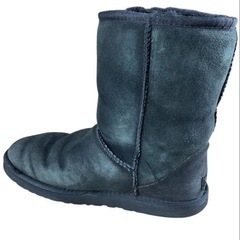 UGG W CLASSIC SHORT ムートンブーツ US7 JP24cm 天然皮革 ブラック 防寒 シープスキン アグ 黒 箱付きの画像