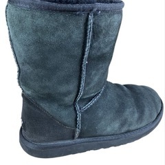 UGG W CLASSIC SHORT ムートンブーツ US7 JP24cm 天然皮革 ブラック 防寒 シープスキン アグ 黒 箱付きの画像