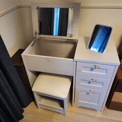 ニトリのドレッサーの画像