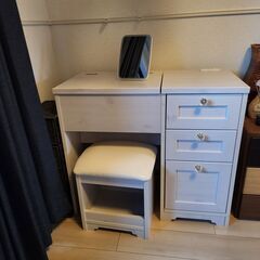 ニトリのドレッサーの画像