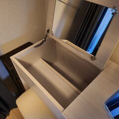 ニトリのドレッサーの画像