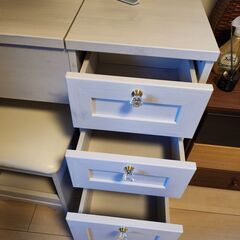 ニトリのドレッサーの画像