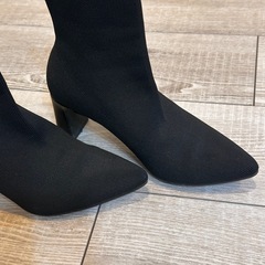 GU（ジーユー）ポインテッドニットブーツの画像
