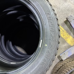 スタッドレスタイヤ　ブリザックDMV1 215/60-17 4本セット
の画像