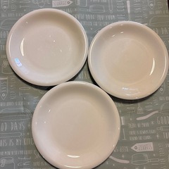 お皿　　シンプル　白の画像