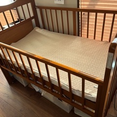 ベビーベッド　マットレス付きの画像