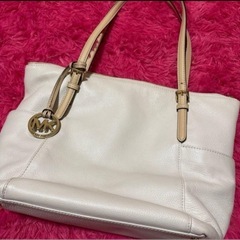 MICHEAL KORSトートバッグの画像