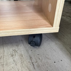 O 2510-638 木製キャスター付きテレビボード　キズ汚れ有りの画像