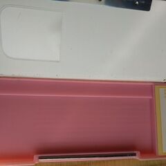 筆箱とカチューシャの画像