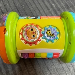 ★2024年購入！超美品★ベビー　おもちゃ　バイリンガル2in1 転がしてたたいてローラー＆ドラムの画像