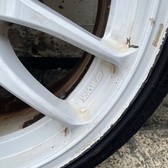 タイヤホイールの画像