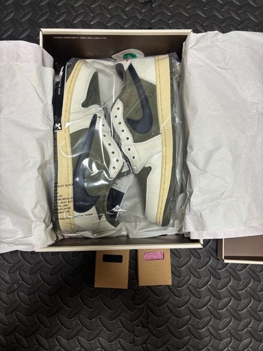Travis Scott × Nike1 Low 