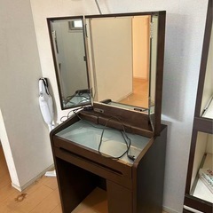 ドレッサーと椅子　大塚家具　の画像
