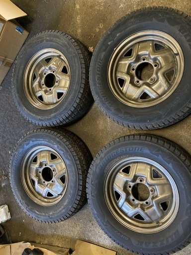 215/70/16タイヤホイール４本セットBLIZZAK DM-V2