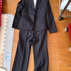 レディーススーツの画像