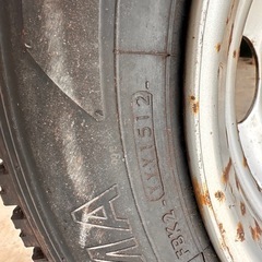 トラック　バス
タイヤ　一本のみの画像