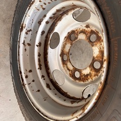 トラック　バス
タイヤ　一本のみの画像