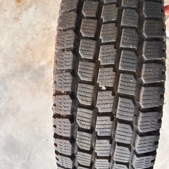 トラック　バス
タイヤ　一本のみの画像