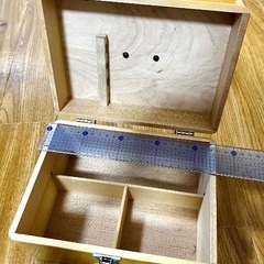 レトロ木製救急箱の画像