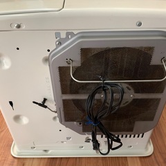 白いファンヒーターの画像