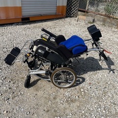 リクライニング車椅子の画像