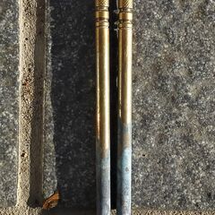 △ 火鉢 ひばち 灰入り 火箸 ひばし付き 高さ 32㎝ 直径 52㎝ 火箸に劣化によるサビと剥がれの画像