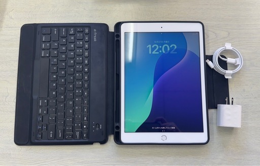 iPad シルバー 第7世代 32GB Wi-Fi + Cellularモデル　ケース充電器付き