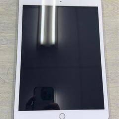 iPad シルバー 第7世代 32GB Wi-Fi + Cellularモデル　ケース充電器付きの画像