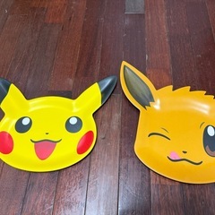 ポケモンcafeで販売しているピカチュウとイーブイの大きなお皿プレートの画像