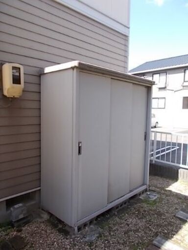 ヨドコウの中型物置き　中古