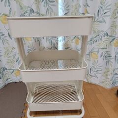 移動式3段ワゴンの画像