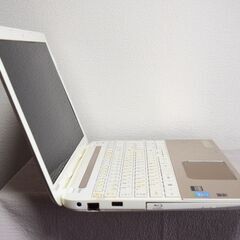 TOSHIBA高性能CPUCorei7最新Windows11メモリ12GB高速SSD240GBWifi接続可能カメラ内蔵の画像