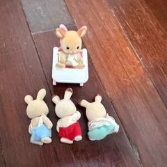 ワンコイン‼️シルバニア人形🐻❤️とベビーチェア✨の画像