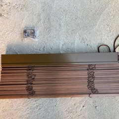 ①ウッドブラインド 木製ブラインド ロールカーテン 約63cm×148cm 羽幅3.5cm 美品の画像