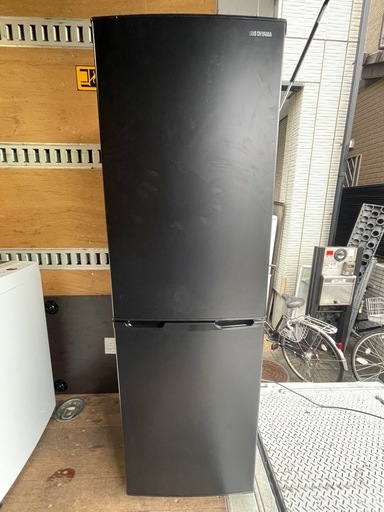 f●■アイリスオーヤマ・冷凍冷蔵庫162L・２ドア【IRSE-16A】スリム/大容量/ボトムフリーザー・ブラック・2022年製