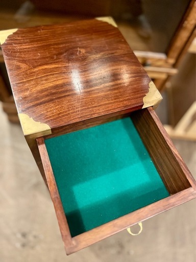 売約済み　アンティーク調キャビネット 真鍮パーツ付き / Antique Style Cabinet with Brass Fitti