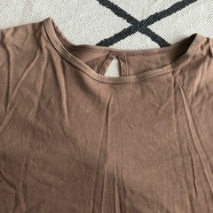 バックツイスト Tシャツ　ブラウン　シンプル　可愛い　お洒落　着回し　最安値の画像