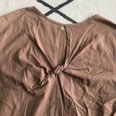 バックツイスト Tシャツ　ブラウン　シンプル　可愛い　お洒落　着回し　最安値の画像