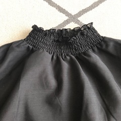 シアーシャツ　ブラック　黒　ベル袖　シンプル　可愛い　大人気　着回し　お洒落の画像