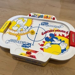 エアホッケーと絵本の画像