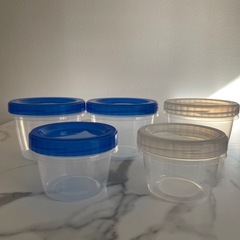 丸いタッパーの画像