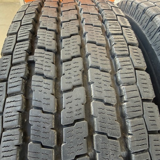 195/80R15 107/105L LT ヨコハマ スタッドレスタイヤ ice GUARD iG91溝有 ハイエース キャラバン 車